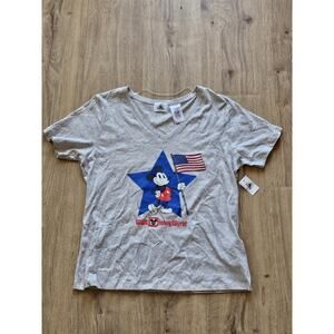 NEW Walt Disney World T-Shirt Medium Gray Mickey Mouse American Flag Parks